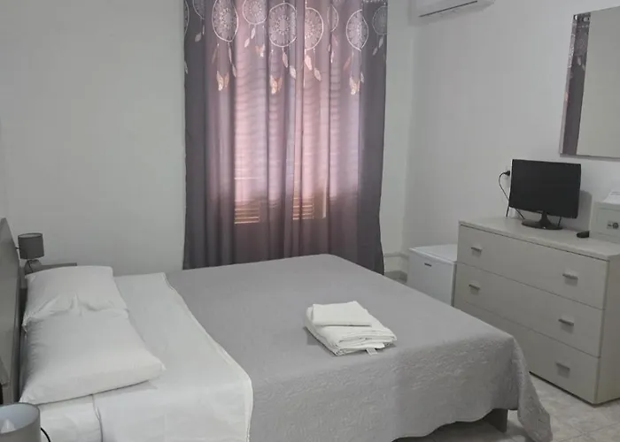 Guest House Tra Rocce E Mare